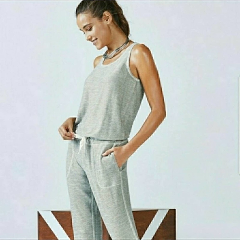 Fabletics Jumper Womens Jumpsuit Stretch Sleeveless pockets Elastic Waist Small - Picture 3 of 15